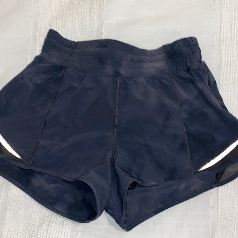 Lululemon highrise 2.5” hottie hot Diamond dye Graphite grey size 4. Rare color